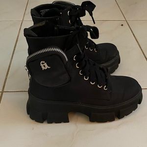 Boots size 5